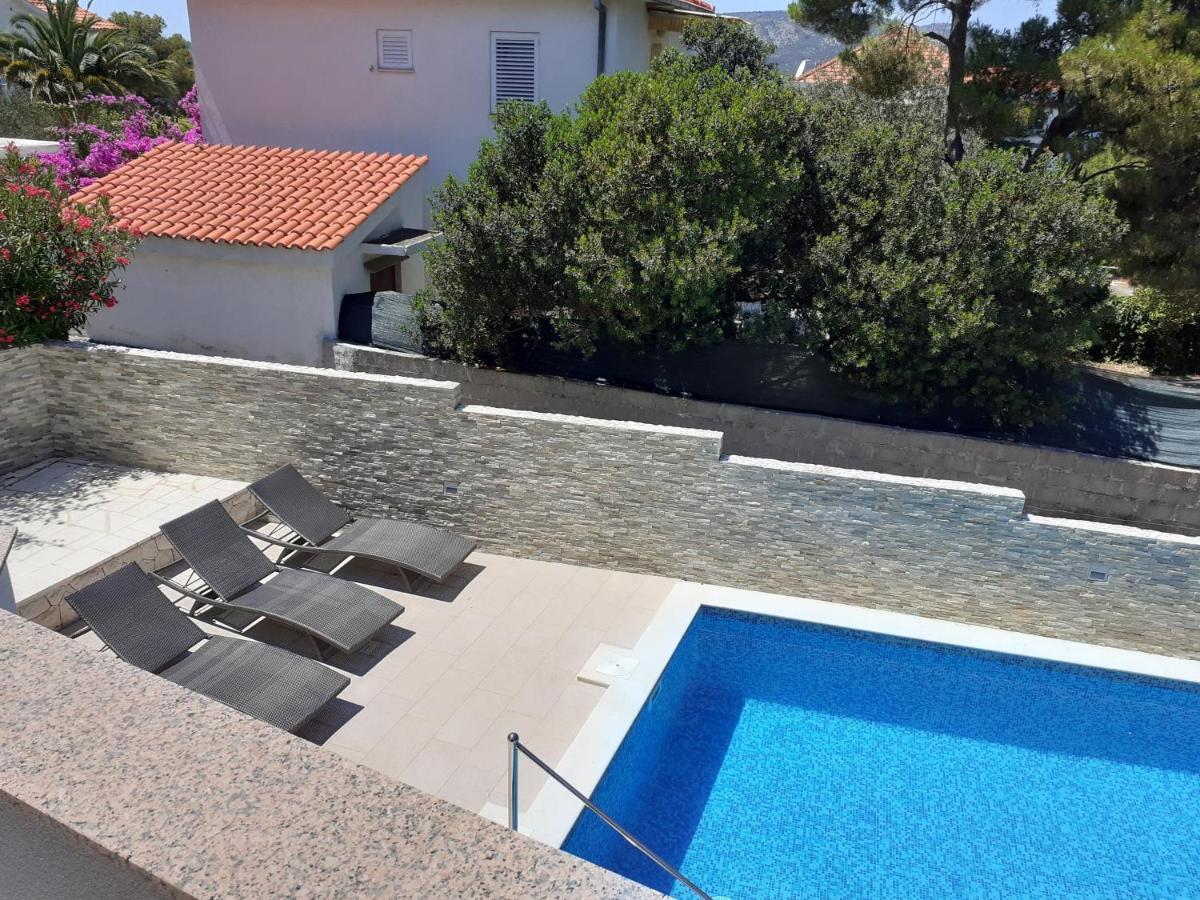 Seaside Apartments With A Swimming Pool Okrug Donji, Ciovo - 5244 Donji Okrug  Zewnętrze zdjęcie